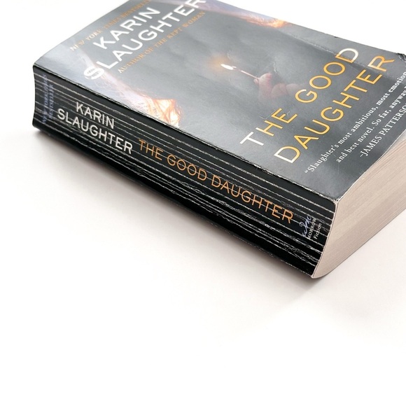 Karin Slaughter 'The Good Daughter' Paperback - Picture 3 of 3
